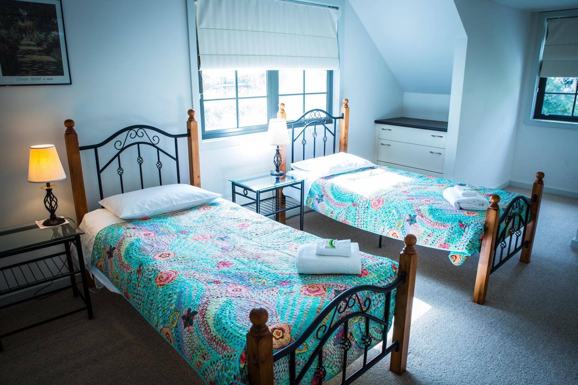 Whispering Pines Cottages Wentworth Falls Rum bild