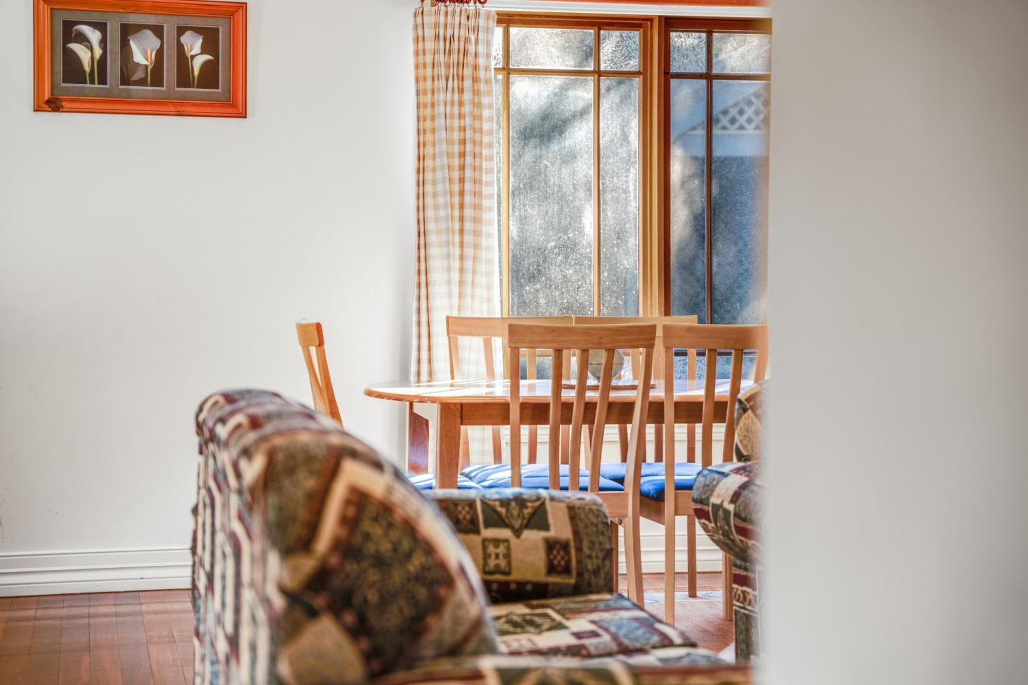 Whispering Pines Cottages Wentworth Falls Rum bild