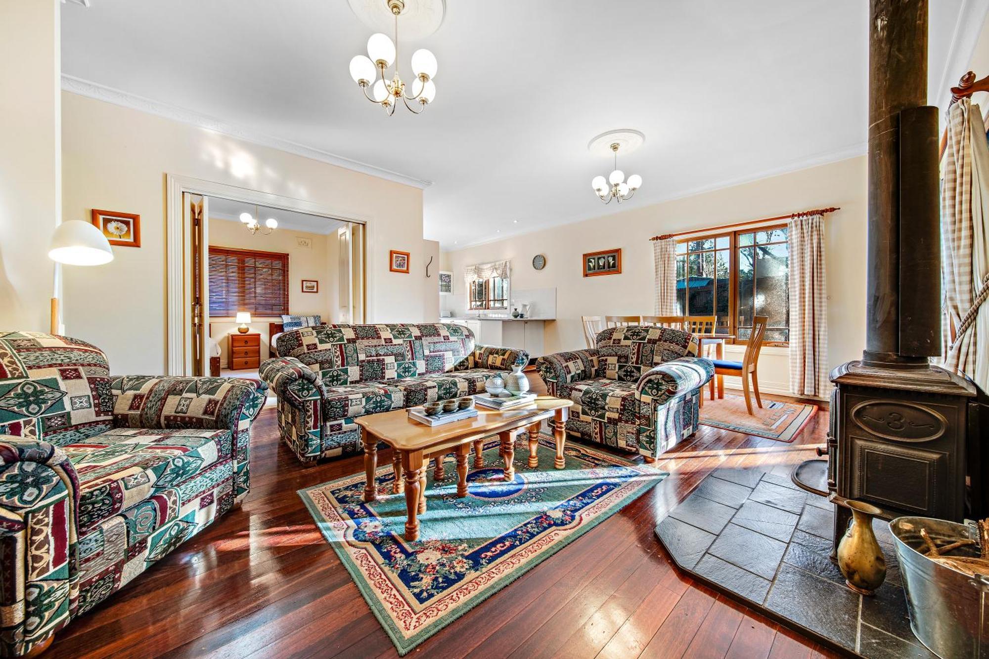 Whispering Pines Cottages Wentworth Falls Rum bild